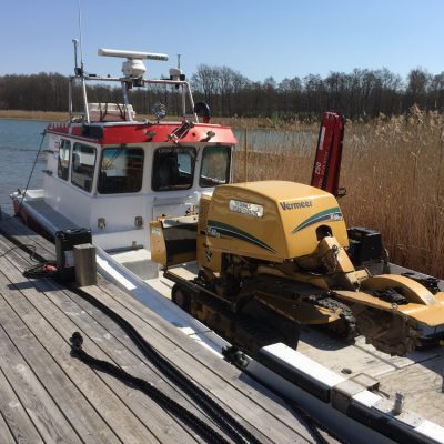 Ännu ett uppdrag ute i skärgården där ett 30-tal större stubbar frästes bort...